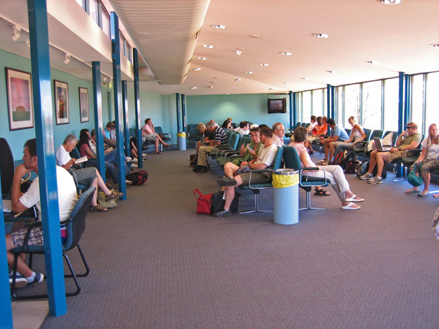 �Q�[�g�߂��̈֎q