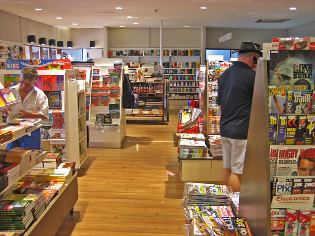 �G�A�[�Y���b�N�E���]�[�g�@Newsagency�i�R���r�j�j�̒�