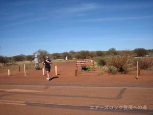 トイレへ続く道
