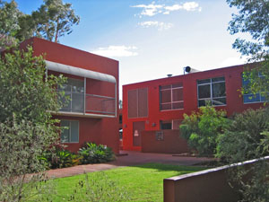 �U�E���X�g�E�L�������E�z�e���̓���