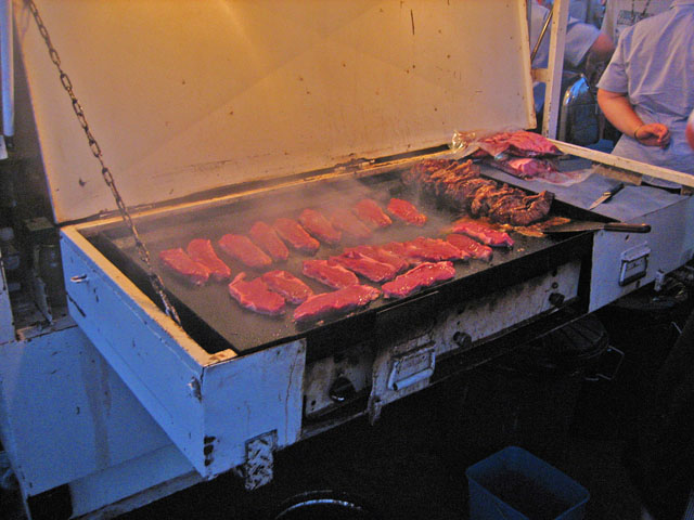 �T�U���X�J�CBBQ�f�B�i�[�ƃX�^�[�g�[�N�@�X�e�[�L���Ă��Ă���Ƃ���