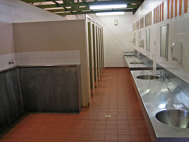 �A�E�g�o�b�N�E�p�C�I�j�A�E�z�e�������b�W�@�g�C���̒�