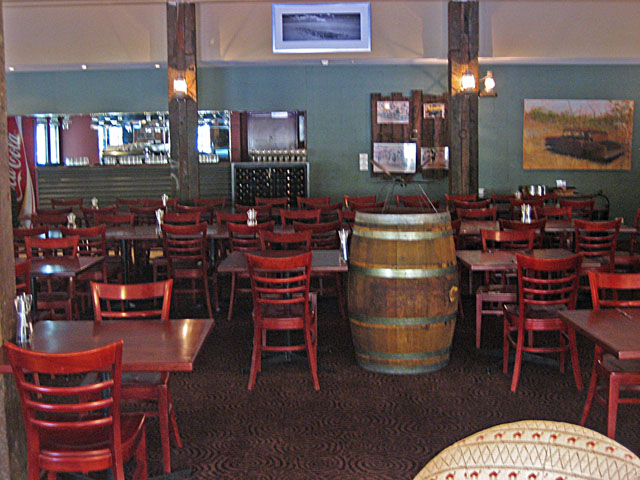 �o�E�E�n�E�X�̓X��