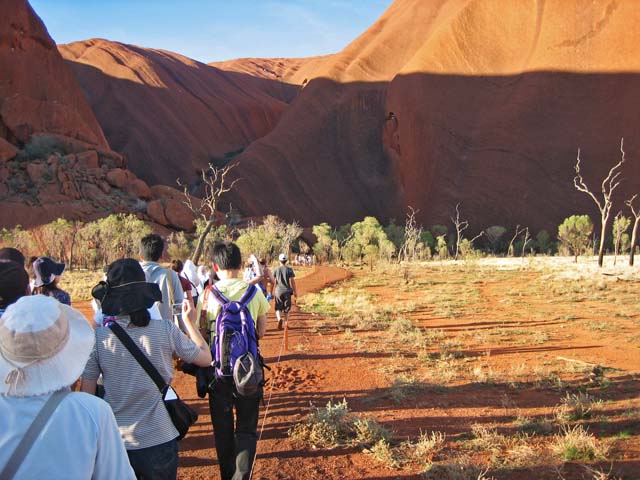 �G�A�[�Y���b�N�i�E�����j�[�@�[�Ɍ����āA�����p